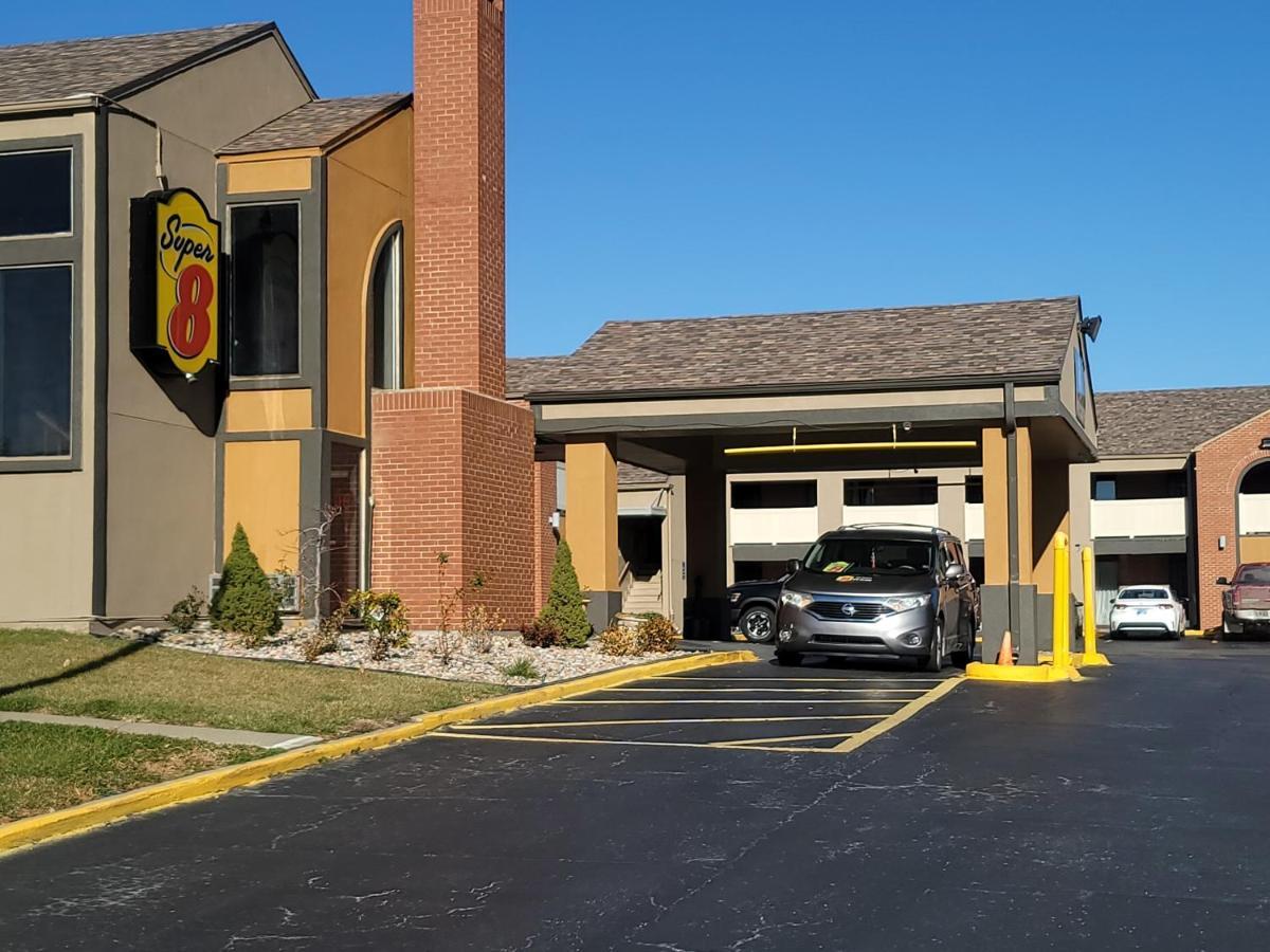 Super 8 By Wyndham Kansas City Airport North Kültér fotó