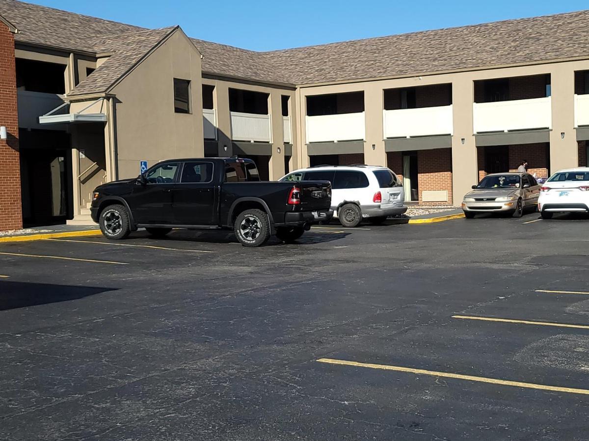 Super 8 By Wyndham Kansas City Airport North Kültér fotó