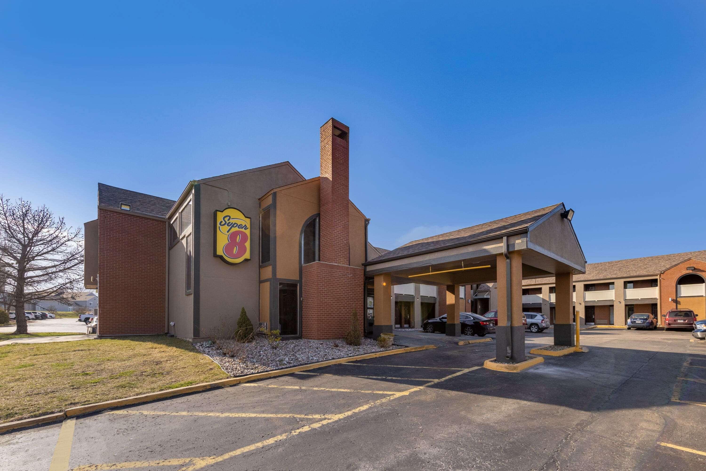 Super 8 By Wyndham Kansas City Airport North Kültér fotó