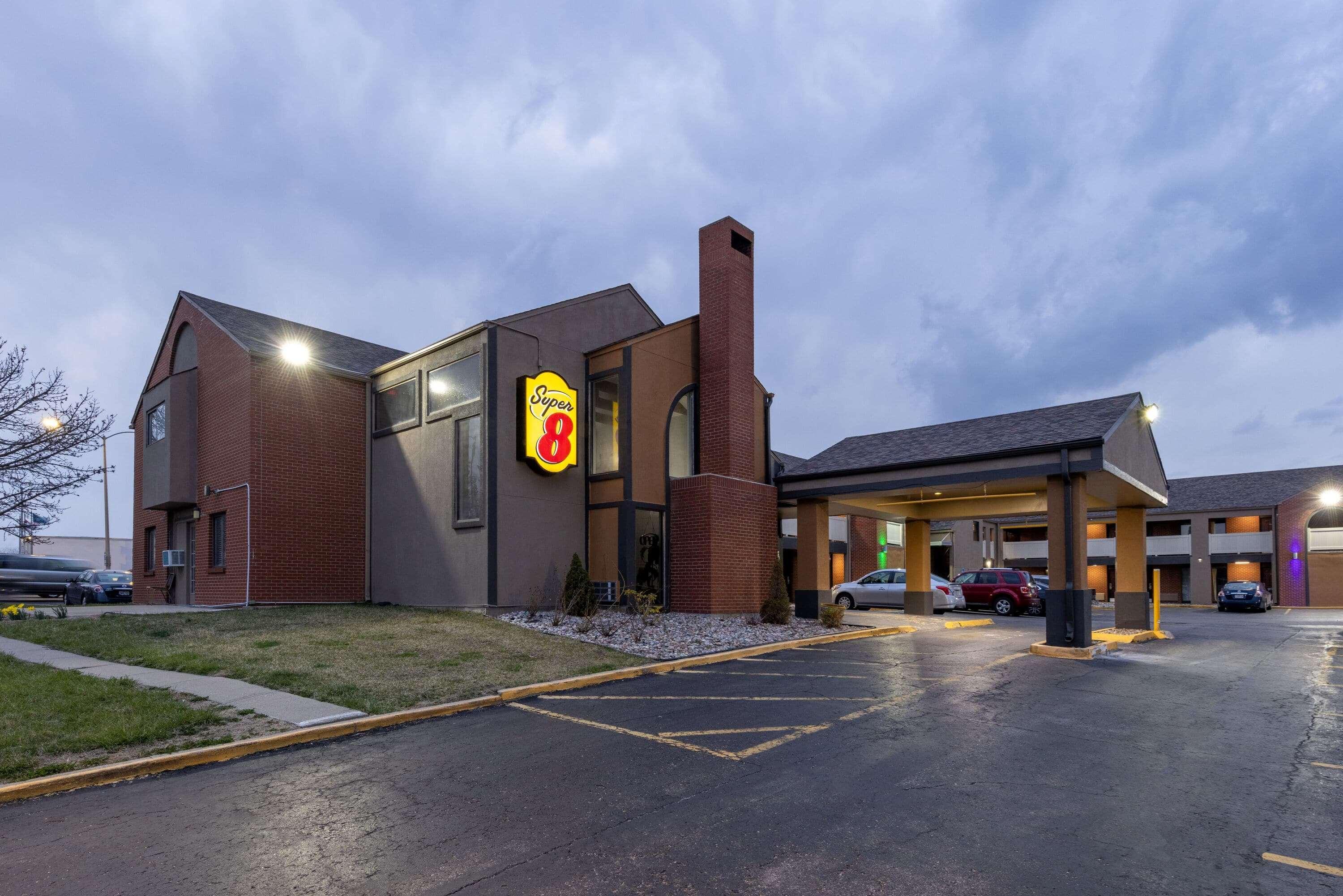 Super 8 By Wyndham Kansas City Airport North Kültér fotó