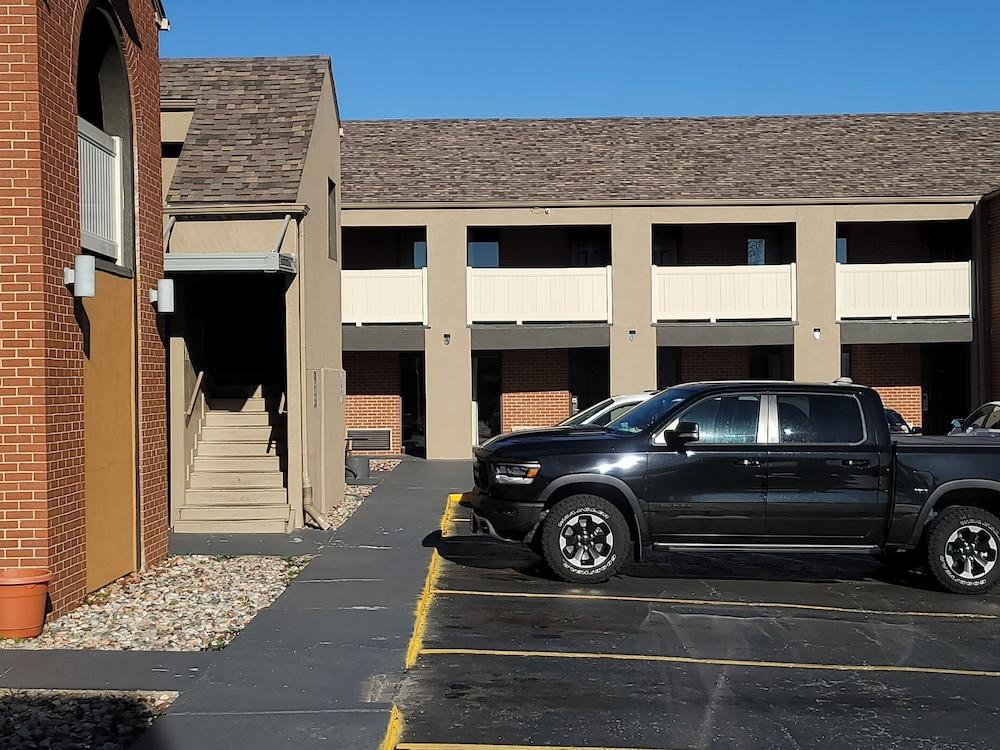 Super 8 By Wyndham Kansas City Airport North Kültér fotó