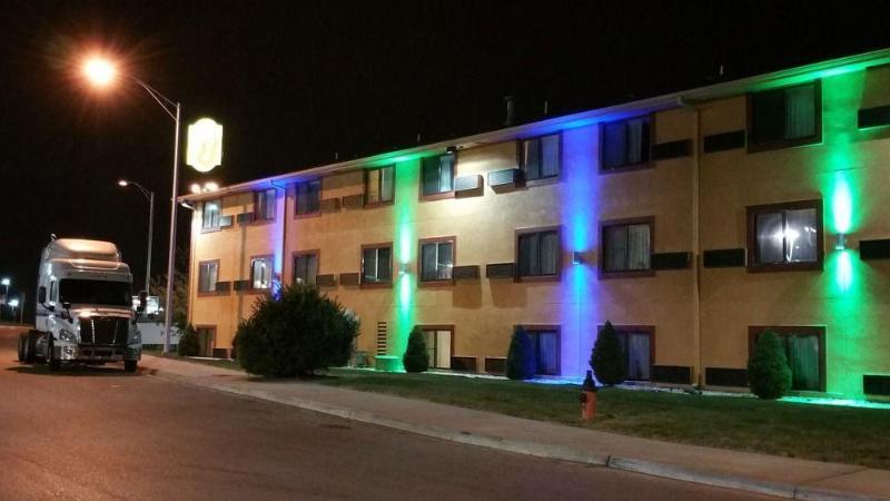 Super 8 By Wyndham Kansas City Airport North Kültér fotó