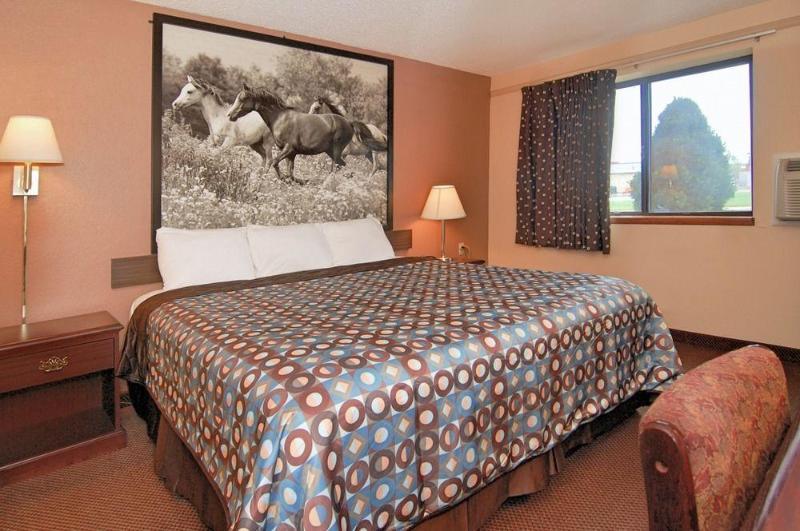 Super 8 By Wyndham Kansas City Airport North Kültér fotó